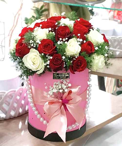 İncili Pembe Kutuda 20'li Kırmızı Gül