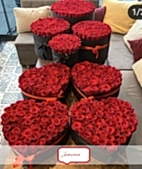 600 adet özel kutularda güllerin...