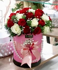 İncili Pembe Kutuda 20'li Kırmızı Gül